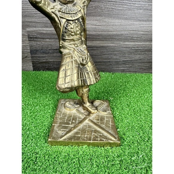 Handmade Brass‎ Bearded soldier With Hands Raised Above made in britian - Picture 3 of 10